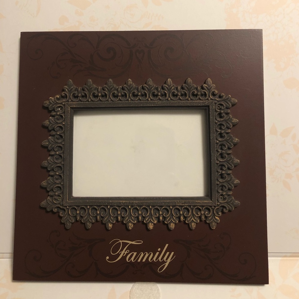 Family picture frame